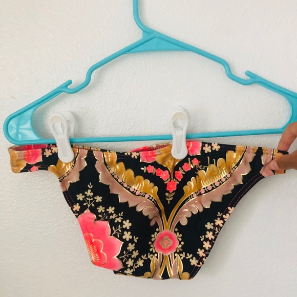 Bikini Bottom 👙 - Picture 6 of 7